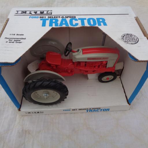 1/16 SCALE--ERTL---FORD 981--SELECT-O-SPEED TOY TRACTOR--(NIB) - Image #1