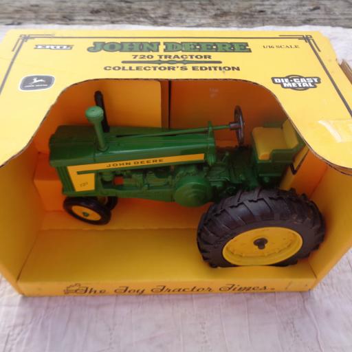 *TOY TRACTOR TIMES8---JD 720 SPECIAL EDITION - Image #1